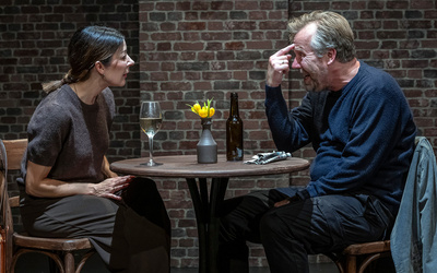 Szene aus dem Stück „State of the Union“ mit Hannah Sieh und Andreas Möckel.