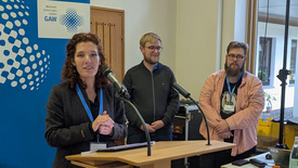 Junges GAW und Jugenddelegierte: (von links nach rechts) Anne Horn (Württemberg), Vorstandsmitglied des GAW und Vorsitzende des Jungen GAW, Jan Buss (Oldenburg), Jugenddelegierter, und Tobias Schlieker (Osnabrück), Vorsitzender des Jungen GAW stellten die Pläne der Arbeitsgemeinschaft vor und baten um die Aufnahme in das Gesamtwerk.