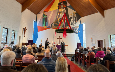 Unter dem Motto „Perfekt unperfekt – Gott sagt Ja“ fand am vierten Advent, 21. Dezember, ein Radio-Gottesdienst in der Evangelisch-lutherischen Auferstehungskirche in Steinfeld statt.