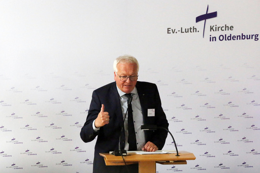 Oberkirchenrat Udo Heinen stand am Rednerpult.