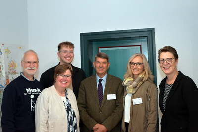 Neu gewählte Delegierte des Kirchenkreises für die 50. Synode der Ev.-Luth. Kirche in Oldenburg (von links nach rechts): Kantor Gebhard von Hirschhausen, Pfarrerin Susanne Stephan, Chris Schellstede, Jost Richter, Ellen Köncke, Kreispfarrerin Christiane Geerken-Thomas.