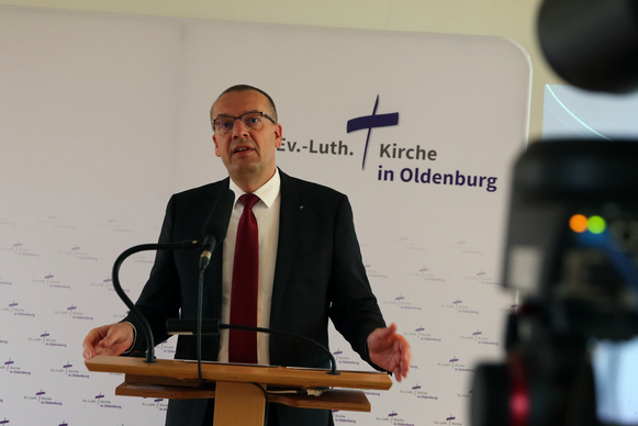 Bischof Thomas Adomeit brachte den Bericht aus dem Gemeinsamen Kirchenausschuss ein.