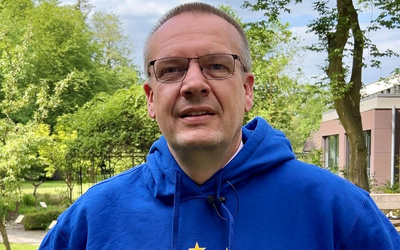 Der Ratsvorsitzende der Konföderation evangelischer Kirchen in Niedersachsen, der Oldenburger Bischof Thomas Adomeit, bittet alle Wahlberechtigten, bei der Europawahl am kommenden Sonntag die Demokratie in Europa zu stärken: „Jede Stimme zählt, um unsere Demokratie zu schützen“, so Adomeit.