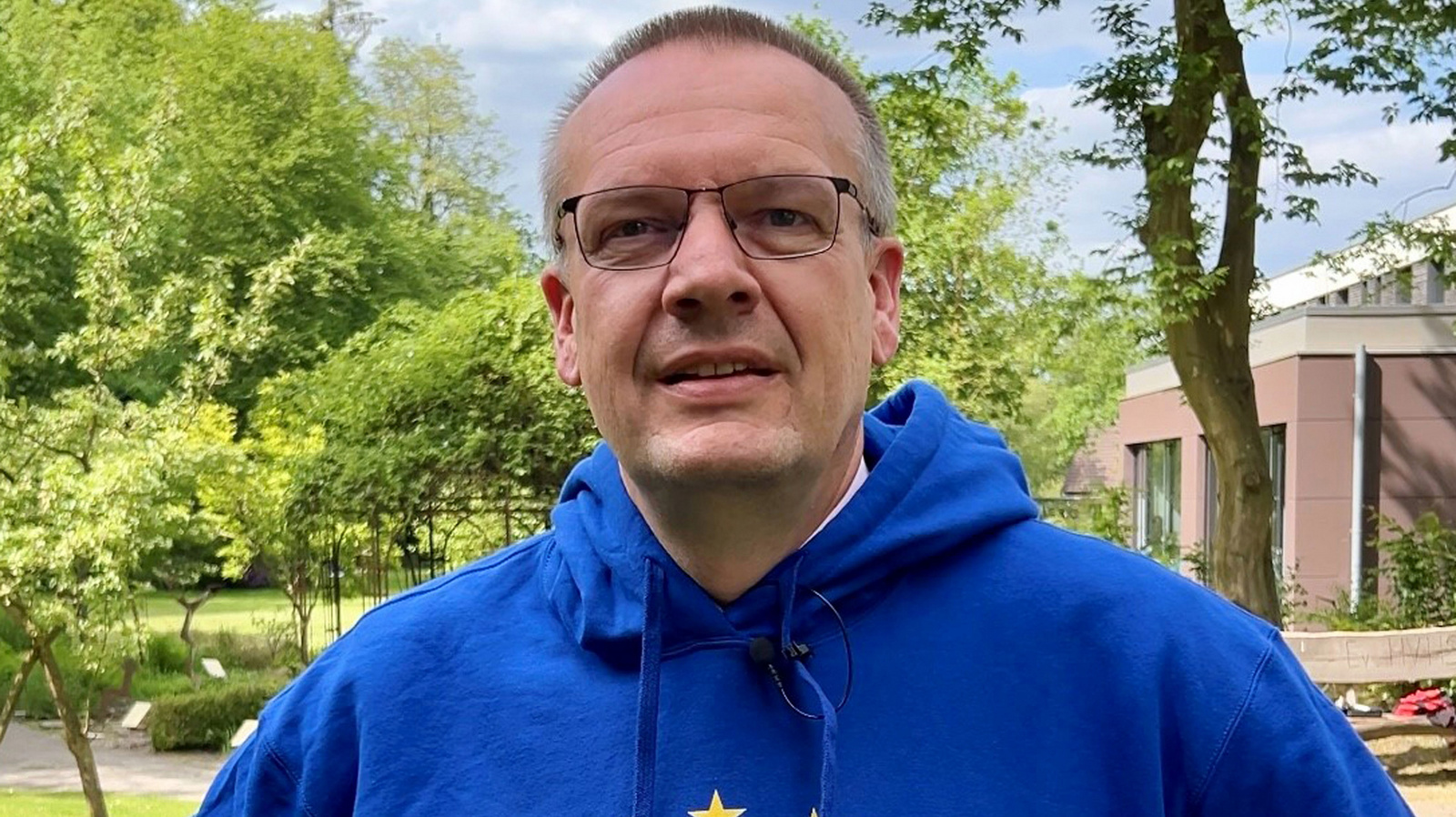 Der Ratsvorsitzende der Konföderation evangelischer Kirchen in Niedersachsen, der Oldenburger Bischof Thomas Adomeit, bittet alle Wahlberechtigten, bei der Europawahl am kommenden Sonntag die Demokratie in Europa zu stärken: „Jede Stimme zählt, um unsere Demokratie zu schützen“, so Adomeit.