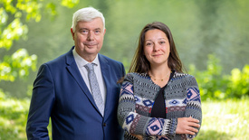 Präses Maria Esfandiari und Kirchenpräsident Bernd Kuschnerus