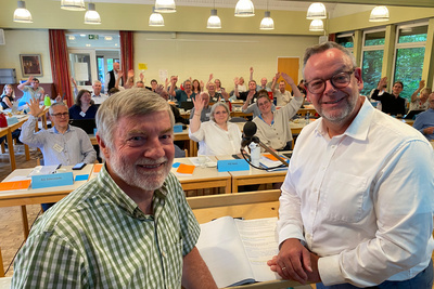 Der Vorsitzende der Kreissynode, Martin Krebs (links), und Kreispfarrer Christian Scheuer leiteten souverän durch die Tagung.