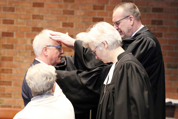 Kirchenverwaltungsdirektor Udo Heinen wurde in sein neues Amt als nebenamtlicher nichttheologischer Oberkirchenrat  (für den Bereich Recht) eingeführt.