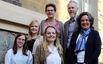 Freuen sich über die bestandene Ausbildung: (v.l.) Vanessa Ennen, Laura Richter, Dr. Susanne Teichmanis, Julia Decker, Michael Kählke und Kerstin Bölts.