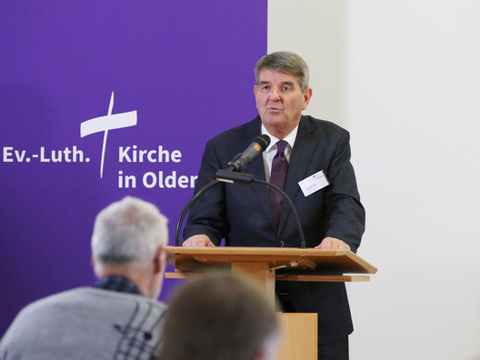 Der Synodale Jost Richter berichtete aus dem Rechts- und Verfassungsausschuss.