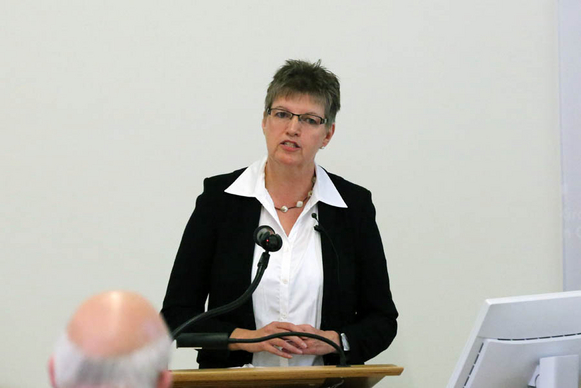 Die Synodale Pfarrerin Beate Bühler-Egdorf leitete den Gottesdienst zu Beginn der Synodentagung.