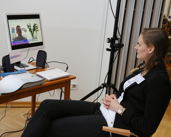 In den Pausen lief ein Film über die "denkbar. Der Laden" in Wittenberg zum Reformationsjubiläum