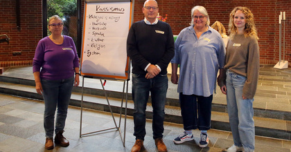 Vorbereitungs-Team des Fortbildungstages Gleichstellung (von links nach rechts): Pfarrerin Barbara Bockentin, Kim König, Volker Pickrun und die Gleichstellungsbeauftragte der oldenburgischen Kirche Doris Vogel-Grunwald. Nicht auf dem Foto: Marcel Hackler.