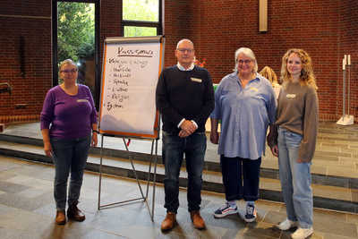 Vorbereitungs-Team des Fortbildungstages Gleichstellung (von links nach rechts): Pfarrerin Barbara Bockentin, Kim König, Volker Pickrun und die Gleichstellungsbeauftragte der oldenburgischen Kirche Doris Vogel-Grunwald. Nicht auf dem Foto: Marcel Hackler.