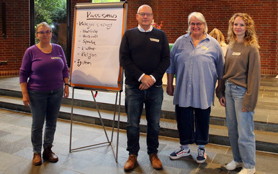 Vorbereitungs-Team des Fortbildungstages Gleichstellung (von links nach rechts): Pfarrerin Barbara Bockentin, Kim König, Volker Pickrun und die Gleichstellungsbeauftragte der oldenburgischen Kirche Doris Vogel-Grunwald. Nicht auf dem Foto: Marcel Hackler.