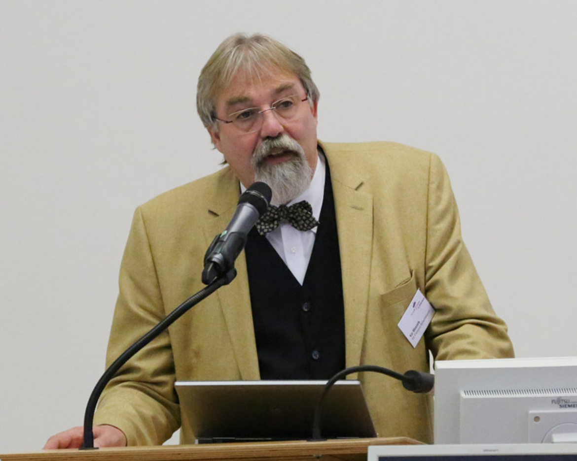 Der Synodale Pfarrer Kai Wessels berichtete aus der Arbeitsgruppe Kirchenbüro.