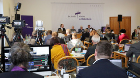 Am Donnerstag, 28. Mai, und Freitag, 29. Mai, tritt die 50. Synode der Evangelisch-Lutherischen Kirche in Oldenburg zu ihrer Ersten Tagung im Evangelischen Bildungshaus Rastede zusammen. Hier ein Foto der 12. Tagung der 49. Synode im November 2025 im Evangelischen Bildungshaus Rastede.