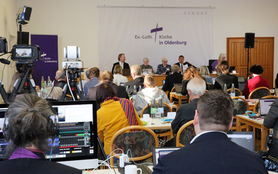 Über einen Ersatztermin für die konstituierende Tagung der 50. Synode soll baldmöglichst entschieden werden. Hier ein Foto der 12. Tagung der 49. Synode im November 2025 im Evangelischen Bildungshaus Rastede.