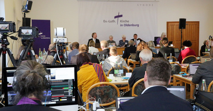 Über einen Ersatztermin für die konstituierende Tagung der 50. Synode soll baldmöglichst entschieden werden. Hier ein Foto der 12. Tagung der 49. Synode im November 2025 im Evangelischen Bildungshaus Rastede.