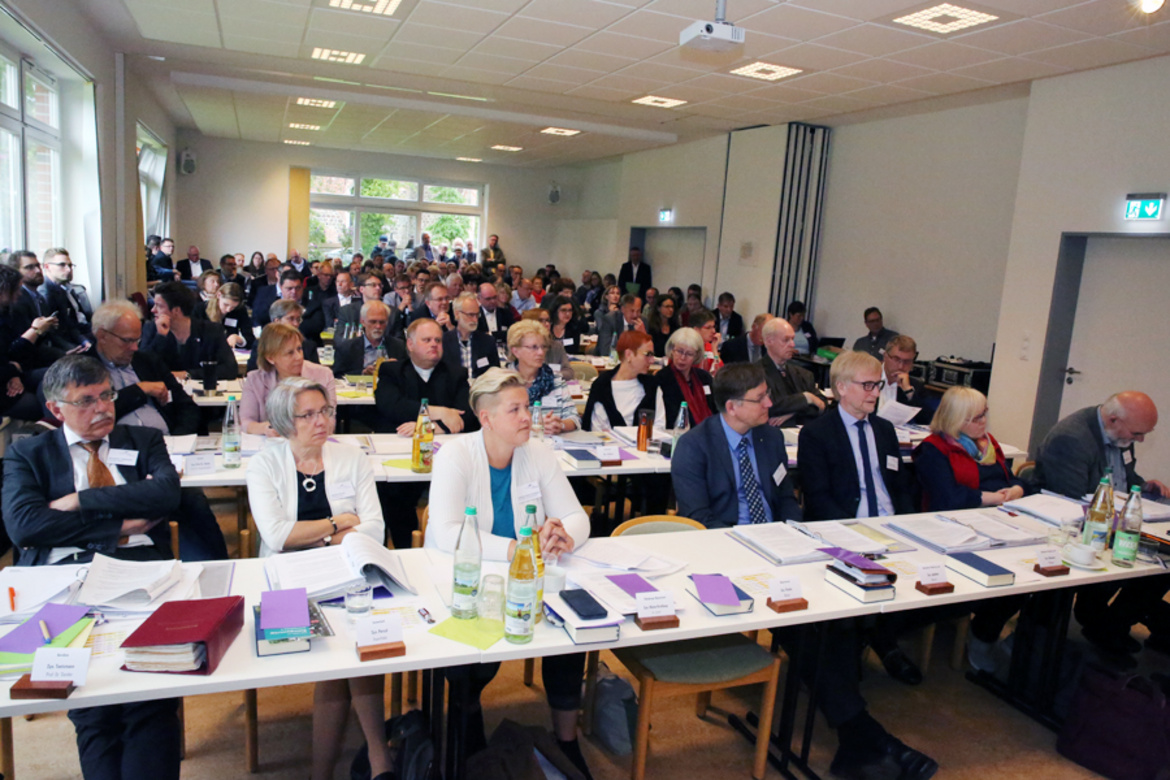 Plenum der Synode im Gemeindehaus der Kirchengemeinde Rastede