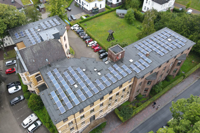 PV-Anlage auf dem Dach des Verwaltungsgebäudes der Ev.-Luth. Kirche in Oldenburg