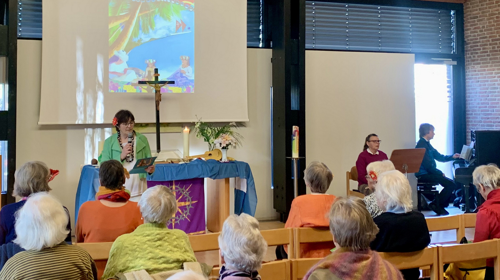 Andrea Barkhoorn eröffnet den Gottesdienst in der Nikolai-Kirche.