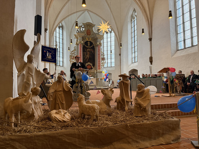 Mit dem Schunkelgottesdienst in Ganderkesee setzte Pfarrerin Susanne Bruns ein bewusstes Zeichen der Offenheit.