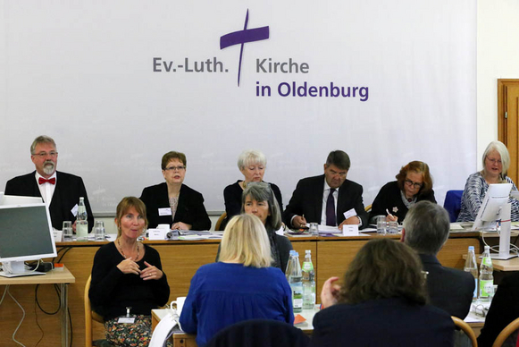 Synodalpräsidentin Sabine Blütchen eröffnete die Synodentagung.