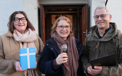 Waren am vierten Advent beim Radio-Gottesdienst in Steinfeld dabei (von links nach rechts): Lektorin Martina Büscherhoff, Pfarrerin Pia Kristin Schäfer und Lektor Dr. Torge Paysen.