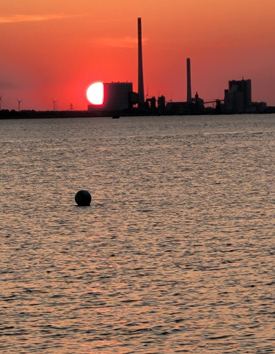 Zu sehen ist auf ein toller Sonnenuntergang.