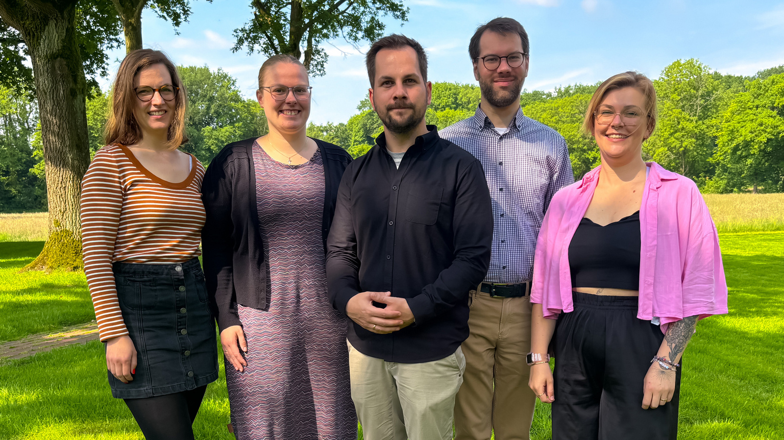 Am Sonntag, 16 Juni, werden (v.l.) Pfarrerin Anna Menke, Pfarrerin Lisa Bock, Pfarrer Tim Franke, Pfarrer Johann Lehmhaus und Pfarrerin Saskia Schoof von Bischof Thomas Adomeit in der Oldenburger St.-Lamberti-Kirche ordiniert.