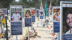 Eine Gedenkstätte auf dem Gelände des Nova-Festivals erinnert an die Opfer vom 7. Oktober 2023.