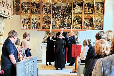 Einführung von Kreispfarrer Dr. Urs-Ullrich Muther in der St. Johannes-Kirche in Bad Zwischenahn