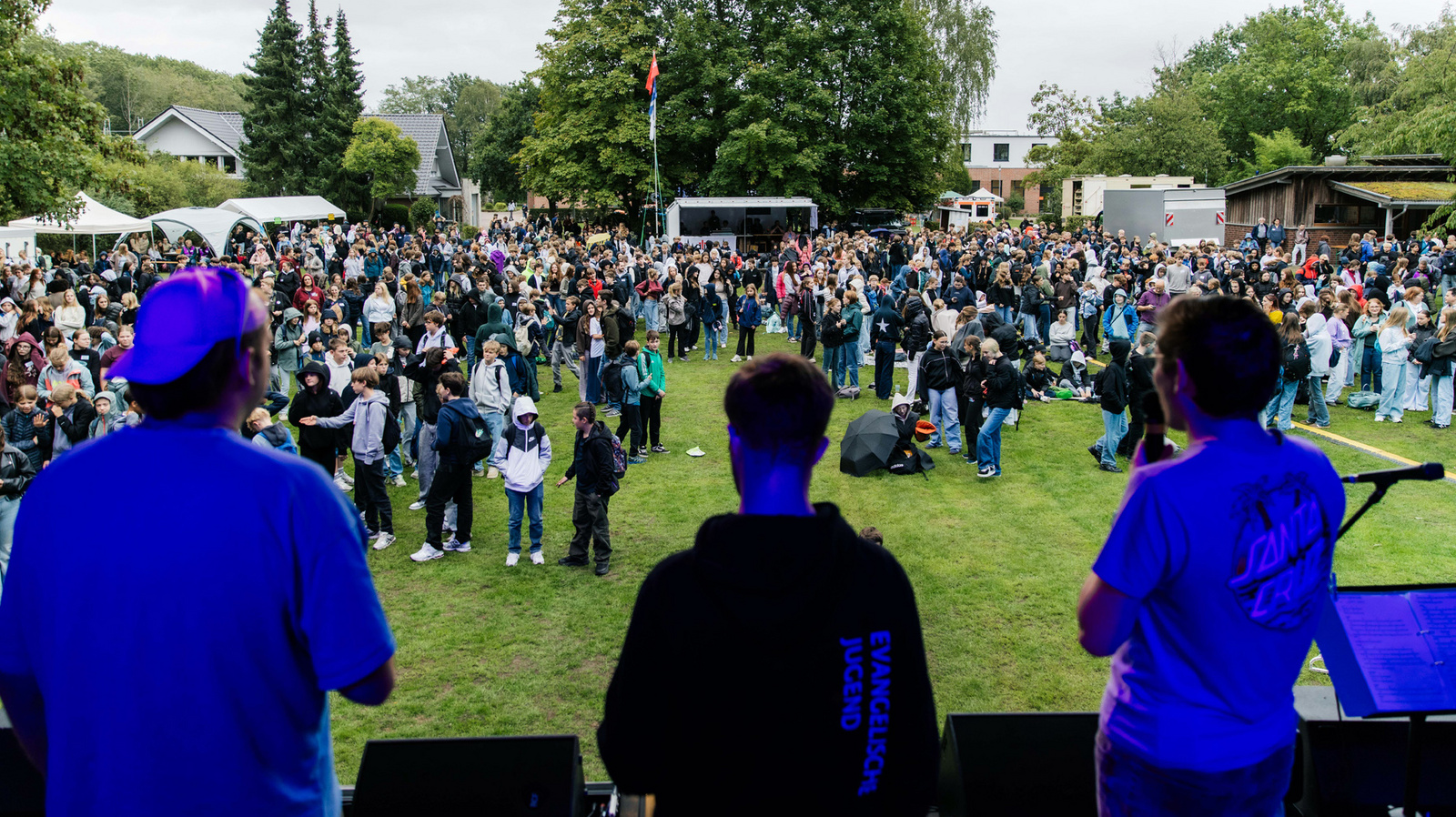 Zu sehen ist das Konfi-Event unter dem Motto: „MACH DEIN DING“ mit 1.300 jungen Menschen in Vechta.