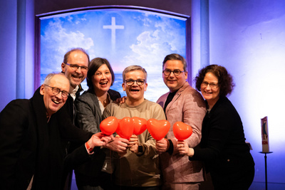 Das Team der Kirchengemeinden Bant, Havenkirche und Neuende bietet Trauungen und Segnungen an in der Kirche oder im Grünen auf dem Kirchplatz.