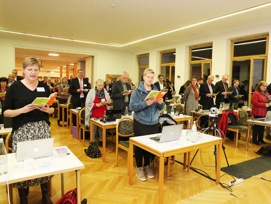 Die Synode singt