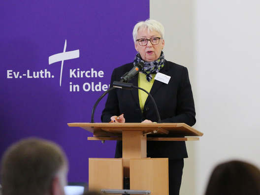 Den Bericht aus dem Finanz- und Personalausschuss stellte die Synodale Birgit Osterloh vor.