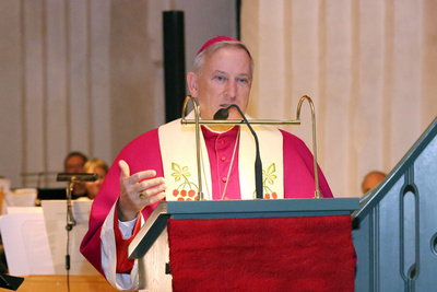 Es lohne sich, in schwierigen Zeiten weiter zu hoffen und mutig zu handeln, betonte Weihbischof Wilfried Theising.