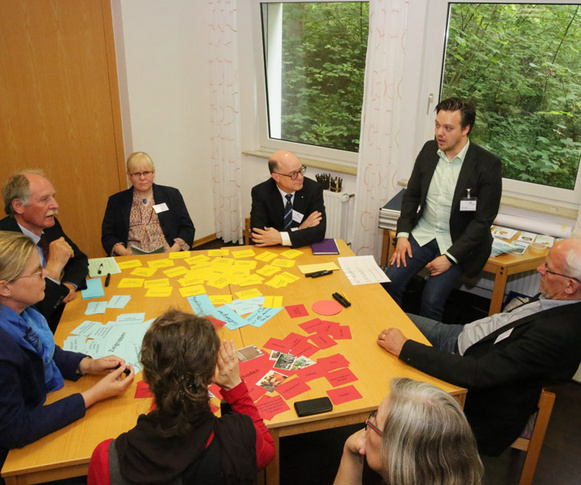 Workshop zum Themennachmittag: Eine Sommerschule - eine Sommerakademie. Ev. Akademie und EBH planen das Gleiche - nur anders