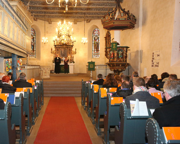 Mit einem Abendmahlsgottesdienst wurde am Donnerstagmorgen, 22. November, die zehnte Tagung der 48. Synode der Ev.-Luth. Kirche in Oldenburg in der St.-Ulrichs-Kirche in Rastede eröffnet. Alle Fotos: D.-M. Grötzsch