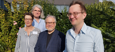 Kreispfarrerin Christiane Geerken-Thomas (links) freut sich, dass die Energiegemeinschaft jetzt mit (von rechts) Felix Rodenjohann, Norbert Geyer und Michael Thomas einen arbeitsfähigen Vorstand hat.