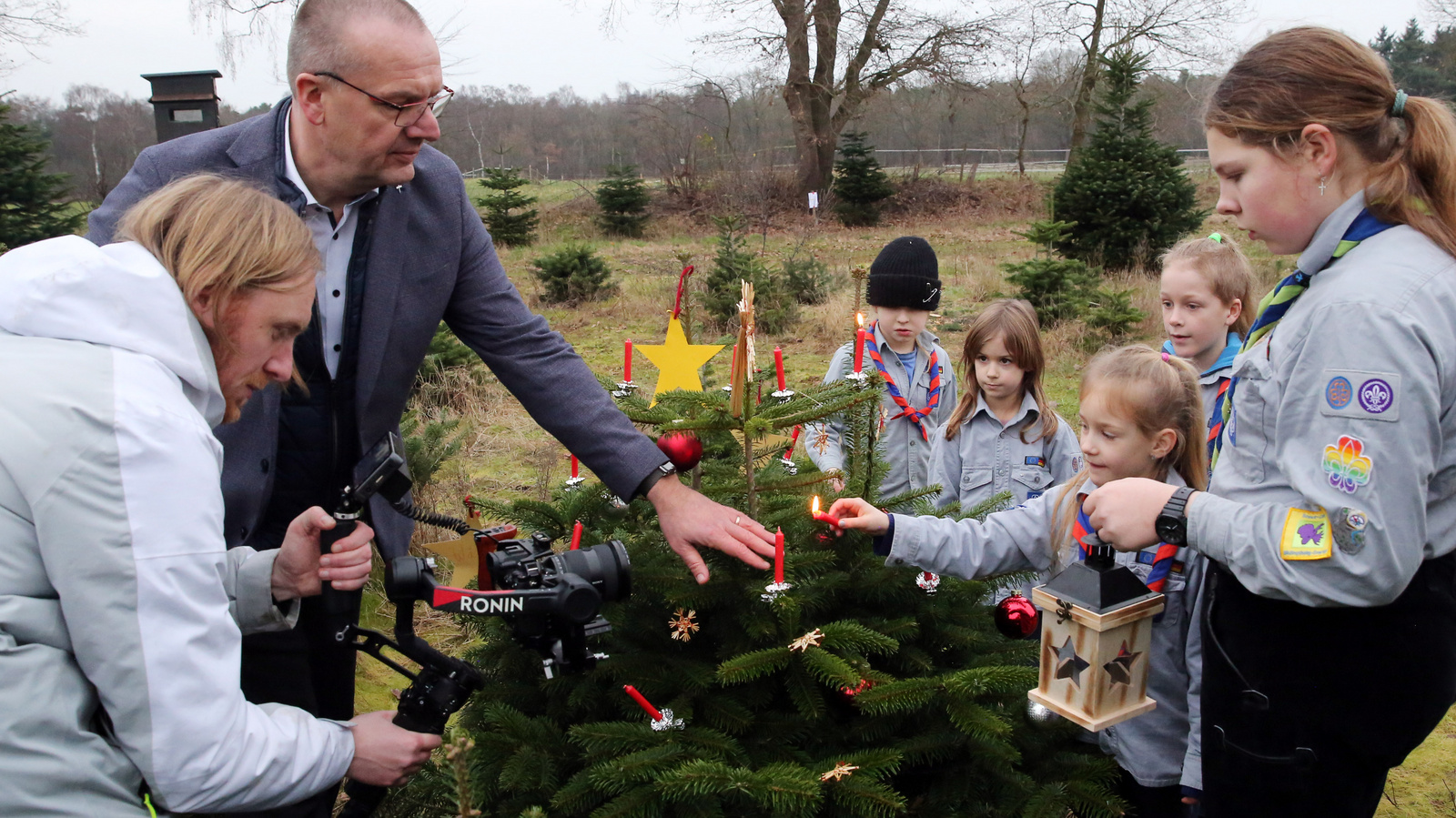 Aufzeichnung des Video-Grußes von Bischof Thomas Adomeit mit Pfadfindern aus dem Oldenburger Land und dem Friedenslicht aus Bethlehem.
