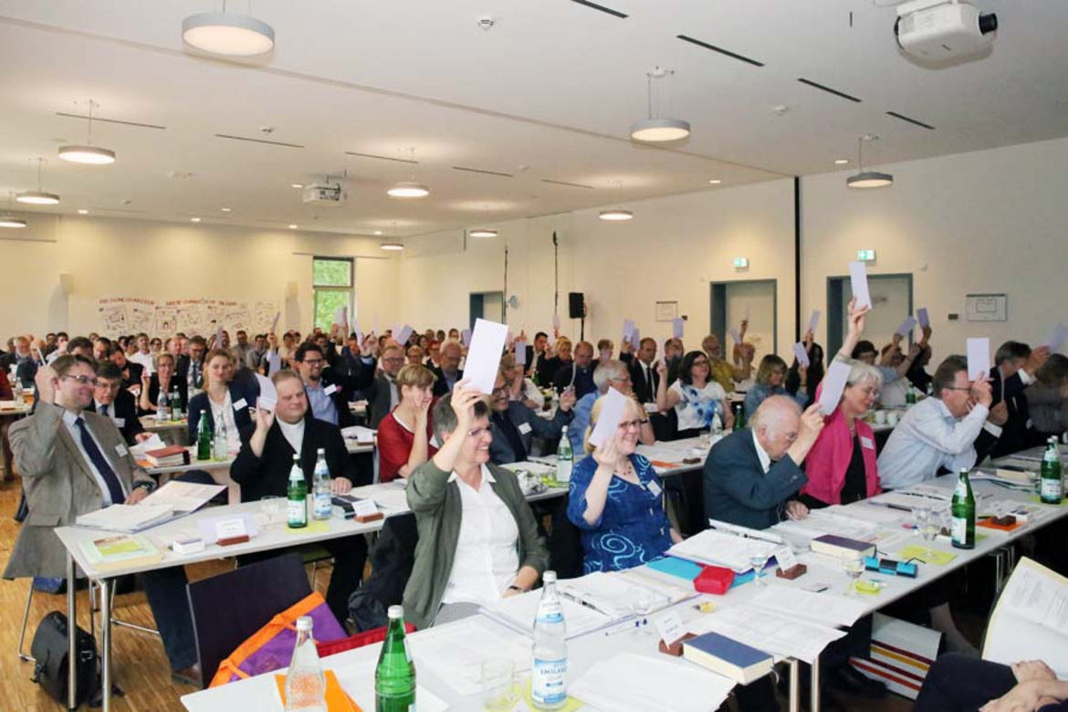 Die Synode der oldenburgischen Kirche stimmt ab.