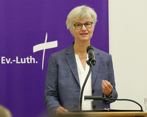 Wahl eines theologischen Mitgliedes des Oberkirchenrates: Pfarrerin Gudrun Mawick stellt sich der Synode vor.