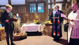 Die Visitation des Ev.-luth. Kirchenkreises Oldenburger Münsterland begann einem ökumenischen Erntedank-Gottesdienst im Quatmannshof im Museumsdorf Cloppenburg.