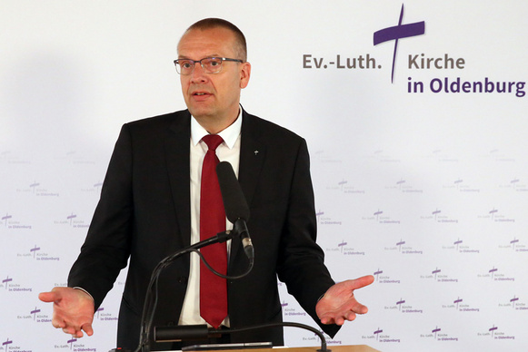 Bischof Thomas Adomeit mit seinem Bericht aus dem Gemeinsamen Kirchenausschuss