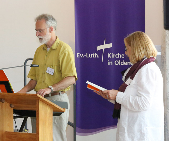 Die Andacht hielt die Synodale Heike Ney, musikalisch begleitet vom Synodalen Gebhard von Hirschhausen, Kreiskantor des Kirchenkreises Wesermarsch. Alle Fotos: D.-M. Grötzsch