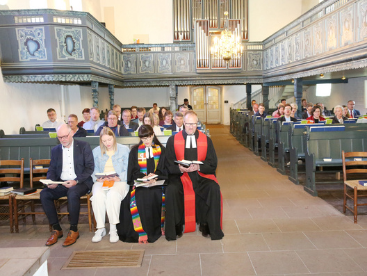 Abendmahlsgottesdienst zur Eröffnung der 1. Tagung der 50. Synode in der St.-Ulrichs-Kirche in Rastede.