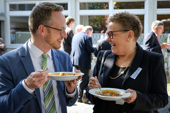 Mittagspause vor der ersten Wahl