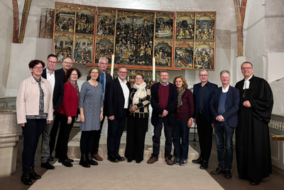 Bischof Thomas Adomeit (rechts) gratulierte zum Ordinationsjubiläum.