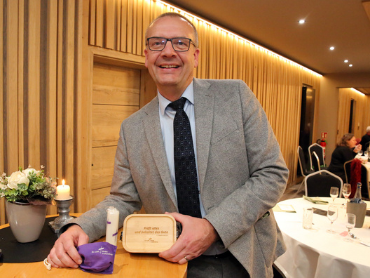 Bischof Thomas Adomeit dankte den Synodalen für ihr großes Engagement während der sechsjährigen Amtszeit der 49. Synode.